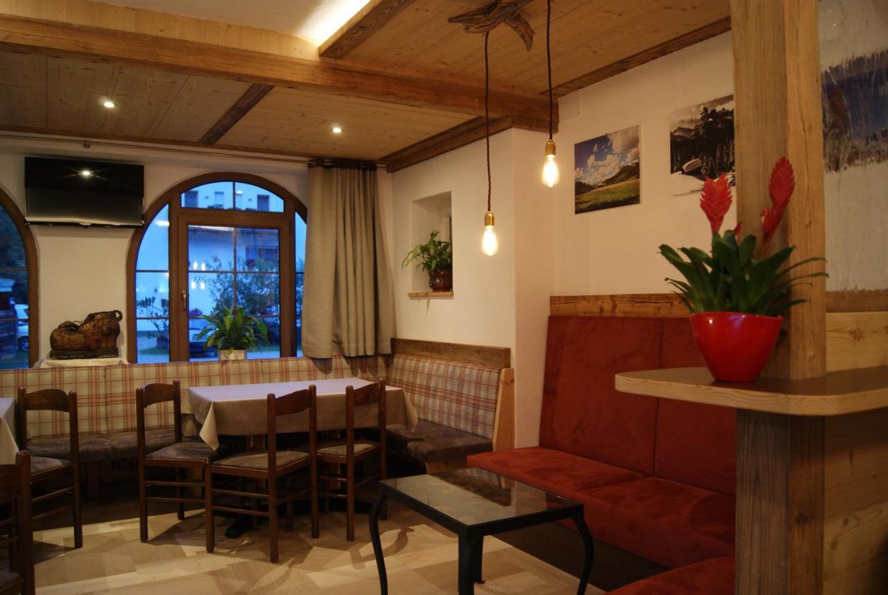 Guesthouse Rungg Badia (South Tyrol) Buitenkant foto