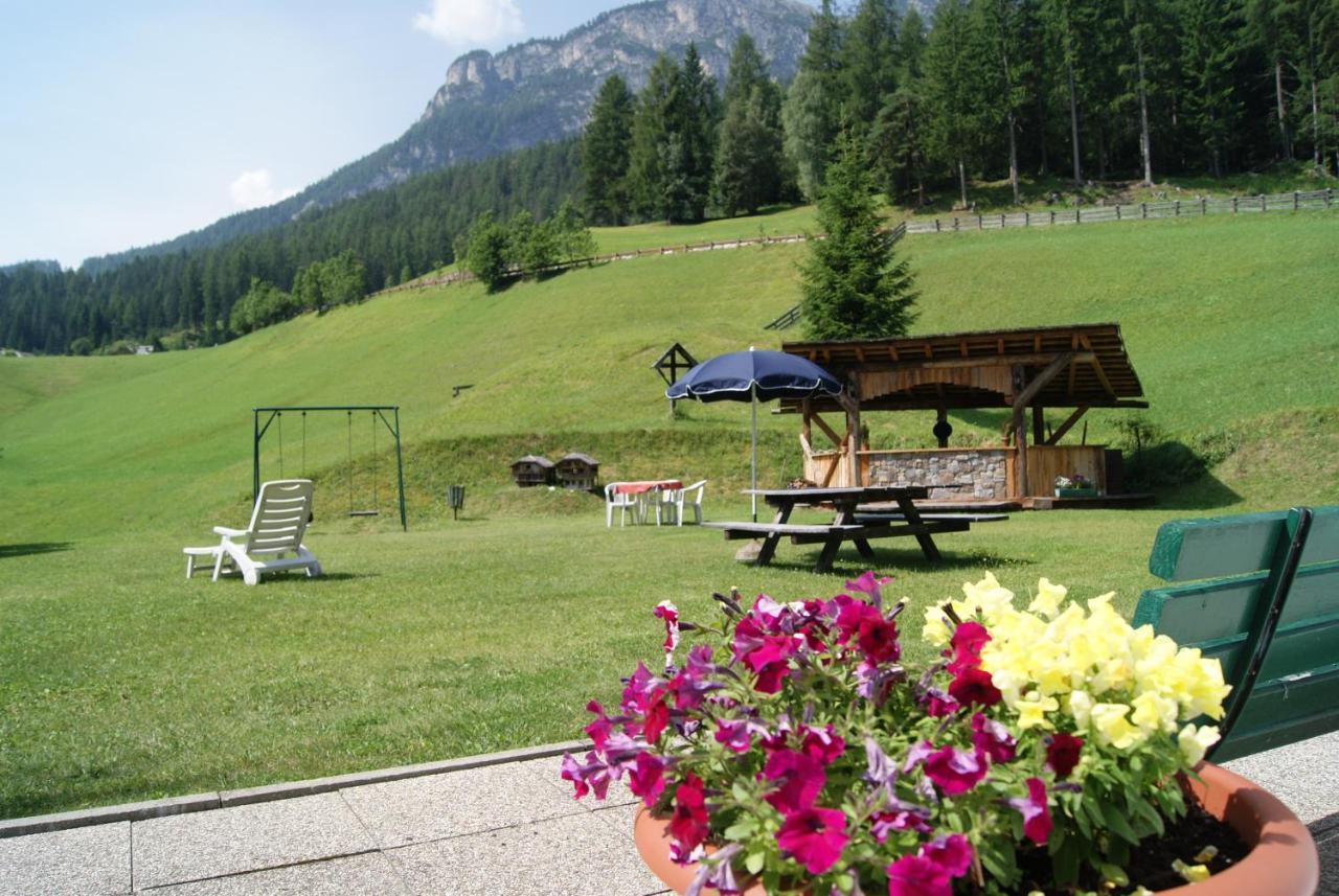 Guesthouse Rungg Badia (South Tyrol) Buitenkant foto
